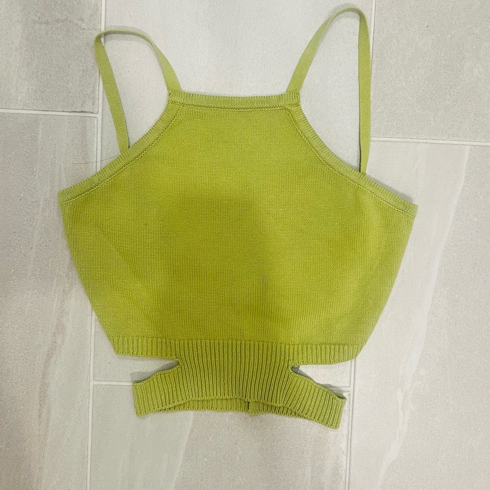 NWT Lulu’s lime green sweater top, tie back with button waist strap! Size XS.